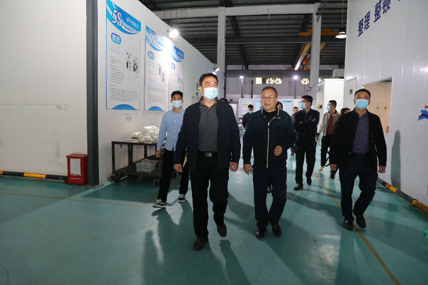 新湖街道黨工委褚宏書(shū)記一行參觀TD處理生產(chǎn)線 新湖街道黨工委褚宏書(shū)記一行參觀TD處理生產(chǎn)線