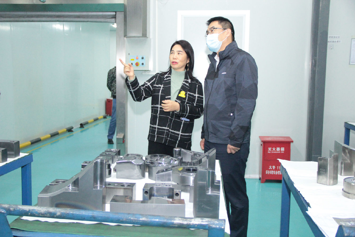 參觀先進(jìn)的HKS-G涂層設(shè)備|HKS-G處理模具 參觀先進(jìn)的HKS-G涂層設(shè)備|HKS-G處理模具